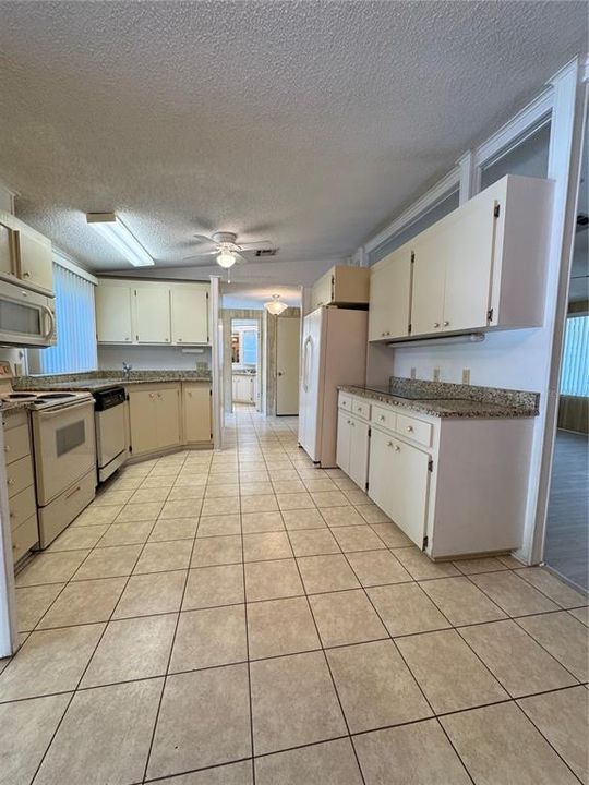 For Sale: $165,000 (2 beds, 2 baths, 1144 Square Feet)