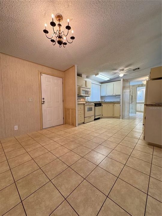 For Sale: $165,000 (2 beds, 2 baths, 1144 Square Feet)