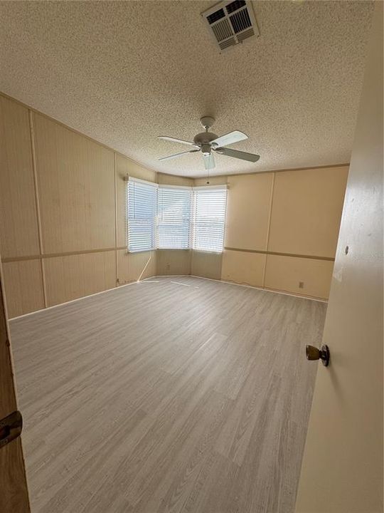 For Sale: $165,000 (2 beds, 2 baths, 1144 Square Feet)