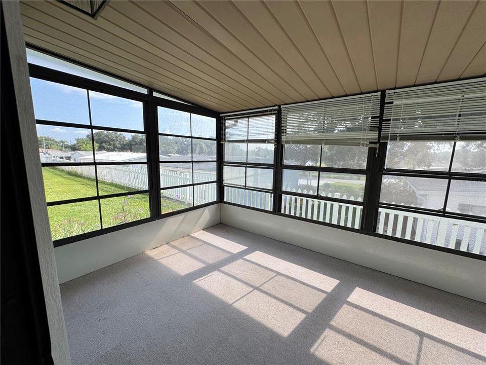 For Sale: $165,000 (2 beds, 2 baths, 1144 Square Feet)