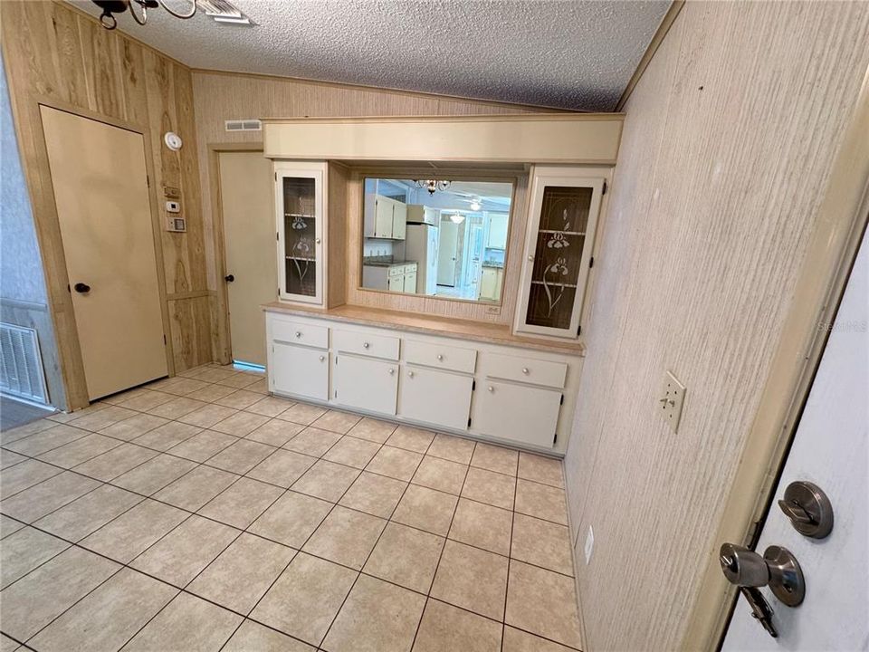 For Sale: $165,000 (2 beds, 2 baths, 1144 Square Feet)
