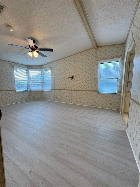 For Sale: $165,000 (2 beds, 2 baths, 1144 Square Feet)