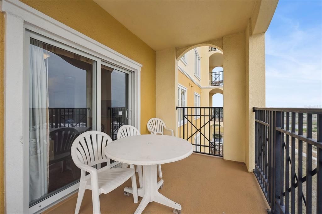 Под контрактом: $149,999 (3 спален, 2 ванн, 1231 Квадратных фут)