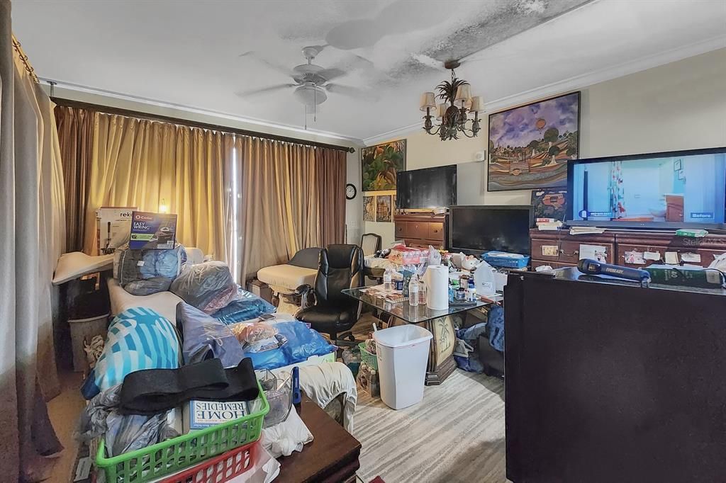 Под контрактом: $189,000 (1 спален, 2 ванн, 798 Квадратных фут)