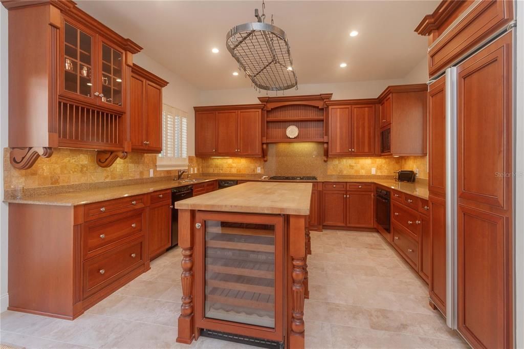 В аренду: $12,000 (3 спален, 3 ванн, 2646 Квадратных фут)