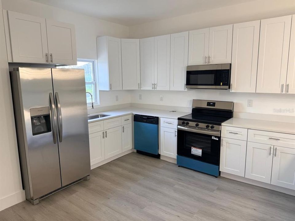 For Rent: $1,800 (3 beds, 2 baths, 1402 Square Feet)