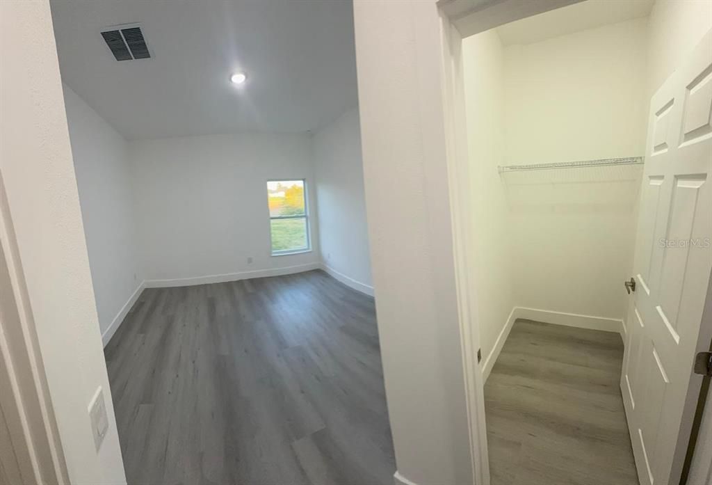 For Rent: $1,800 (3 beds, 2 baths, 1402 Square Feet)