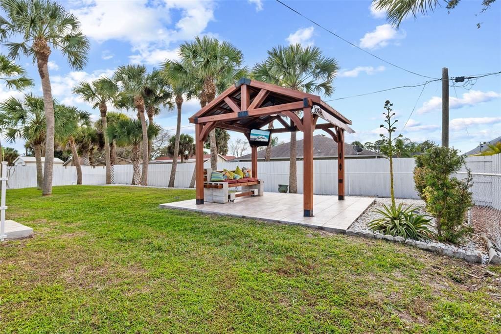 Active With Contract: $334,999 (4 beds, 2 baths, 1712 Square Feet)