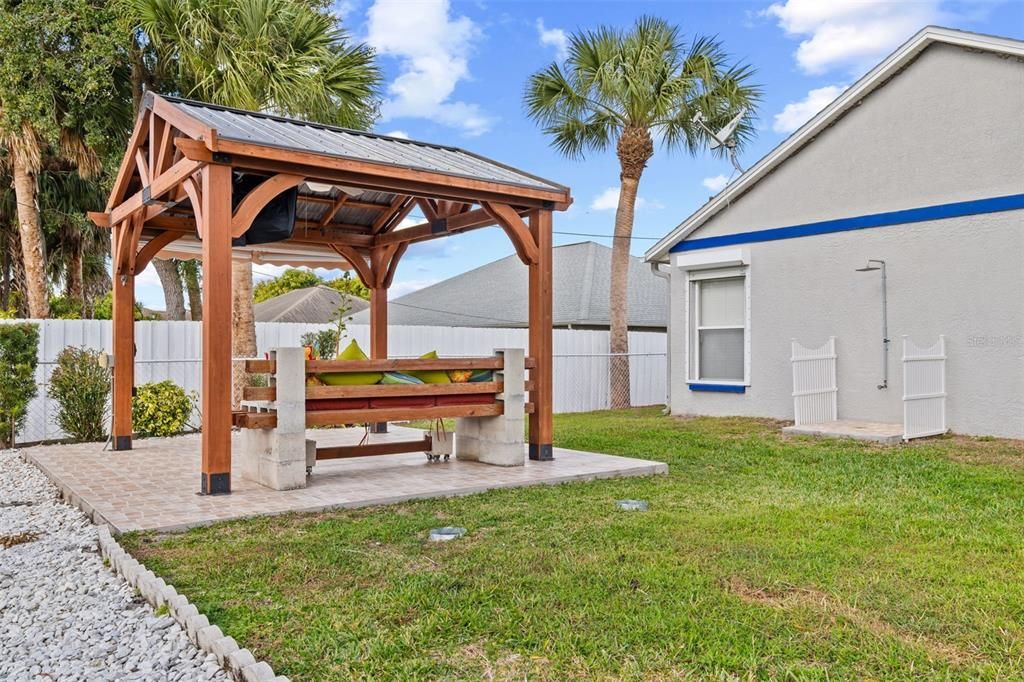 Active With Contract: $334,999 (4 beds, 2 baths, 1712 Square Feet)