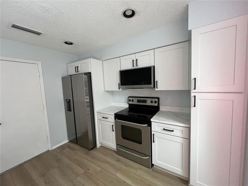 Active With Contract: $282,000 (3 beds, 2 baths, 1679 Square Feet)