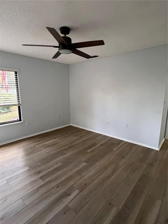 Active With Contract: $282,000 (3 beds, 2 baths, 1679 Square Feet)