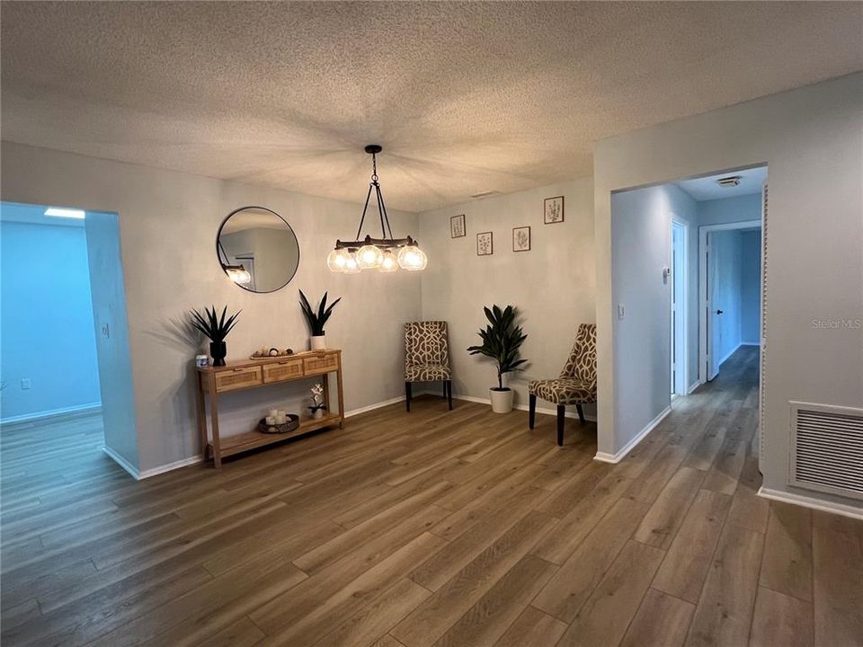 Active With Contract: $282,000 (3 beds, 2 baths, 1679 Square Feet)
