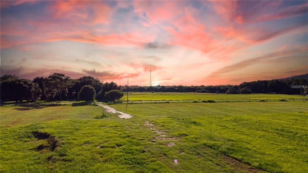 На продажу: $399,000 (5.05 acres)