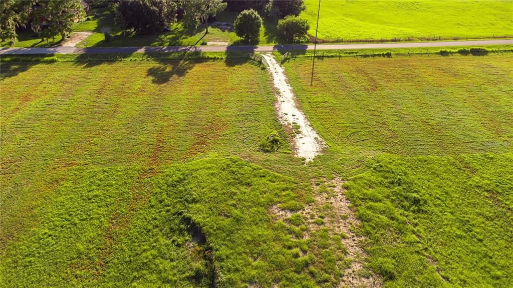 На продажу: $399,000 (5.05 acres)