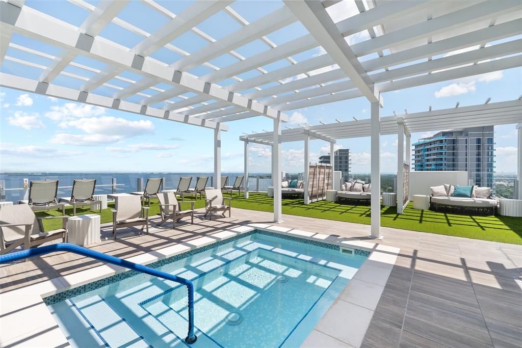 Active With Contract: $2,100,000 (4 beds, 3 baths, 2896 Square Feet)