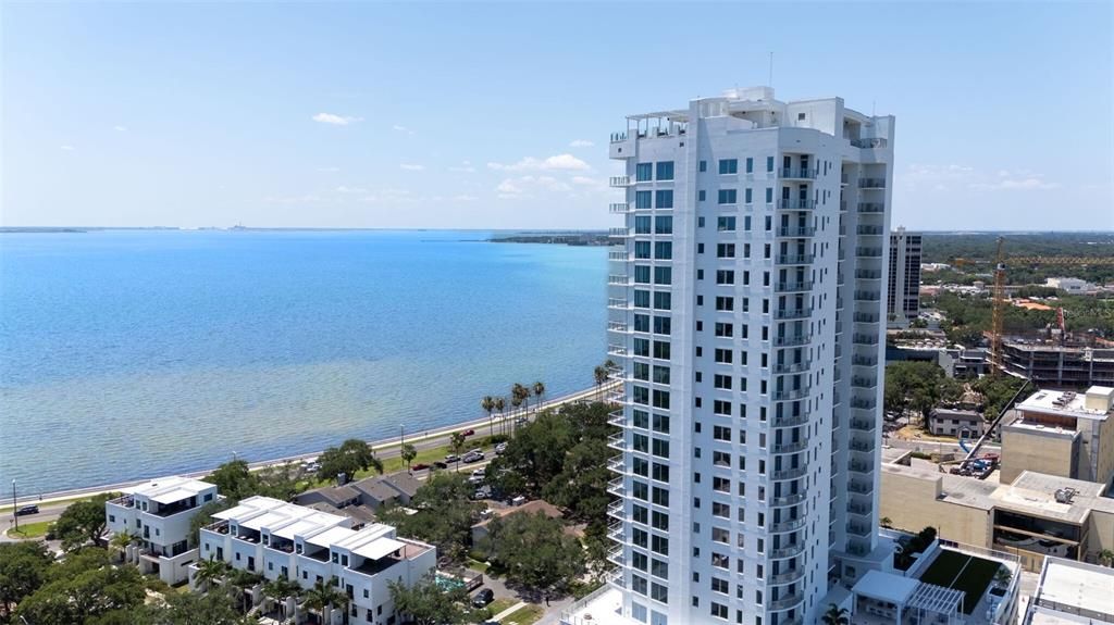 Active With Contract: $2,100,000 (4 beds, 3 baths, 2896 Square Feet)