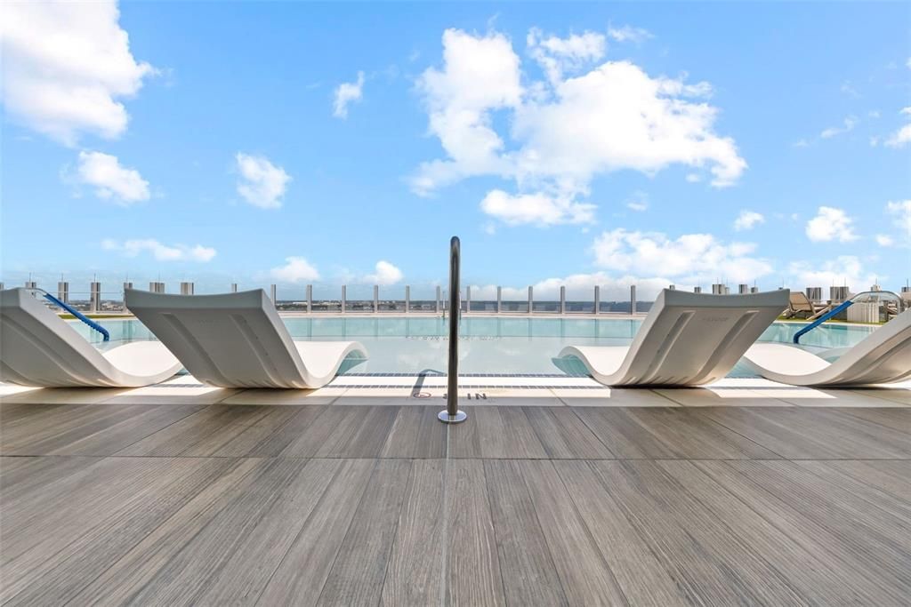 Active With Contract: $2,100,000 (4 beds, 3 baths, 2896 Square Feet)