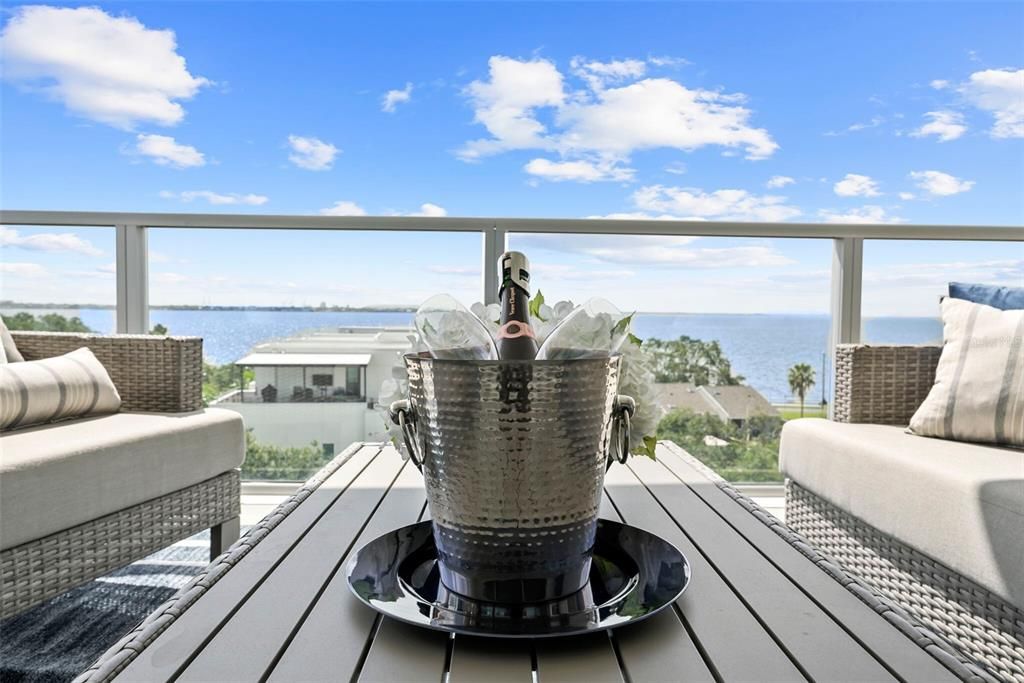Active With Contract: $2,100,000 (4 beds, 3 baths, 2896 Square Feet)