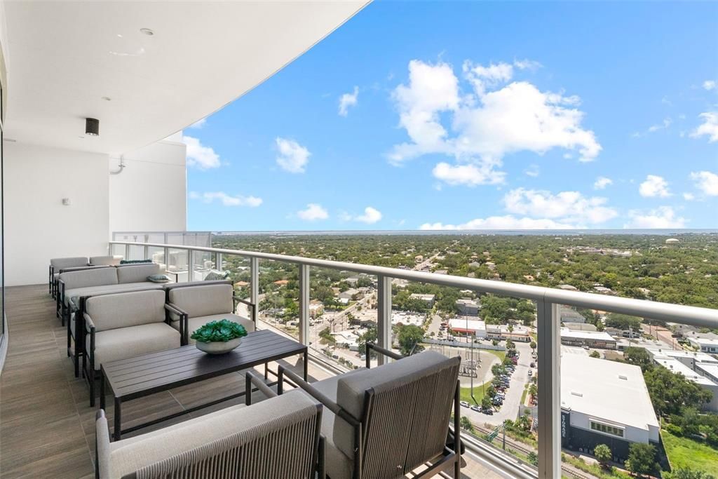 Active With Contract: $2,100,000 (4 beds, 3 baths, 2896 Square Feet)