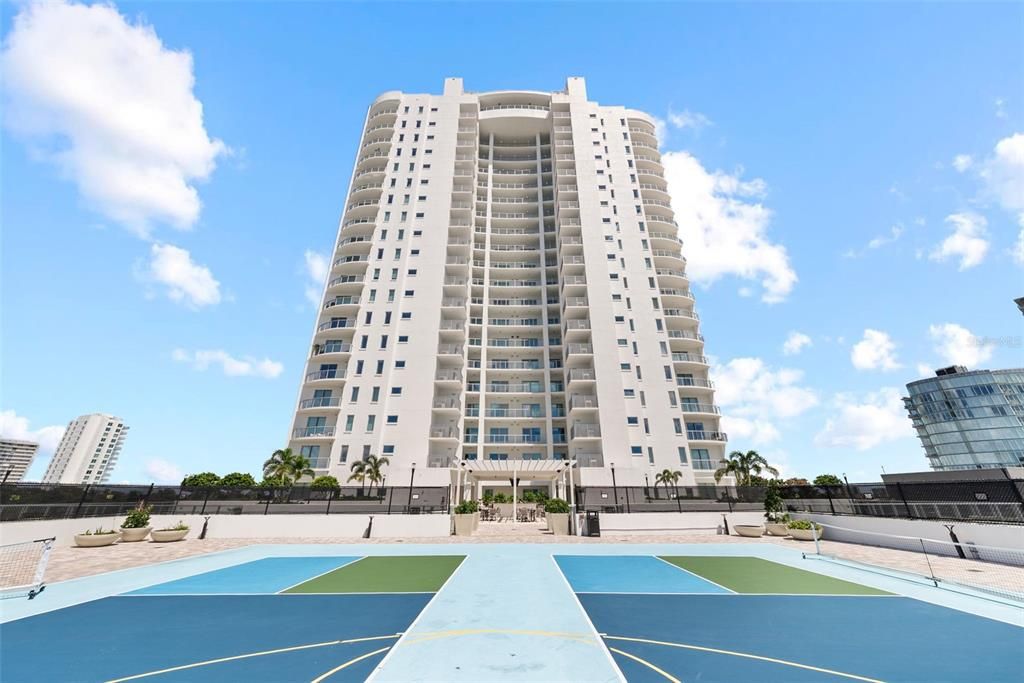 Active With Contract: $2,100,000 (4 beds, 3 baths, 2896 Square Feet)
