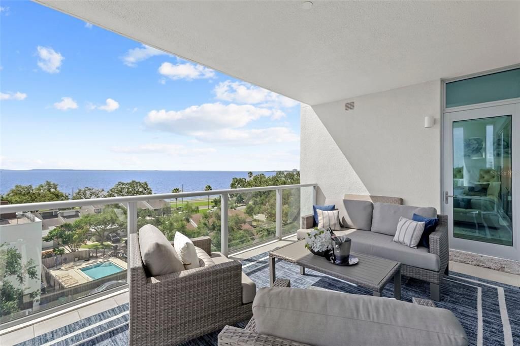 Active With Contract: $2,100,000 (4 beds, 3 baths, 2896 Square Feet)