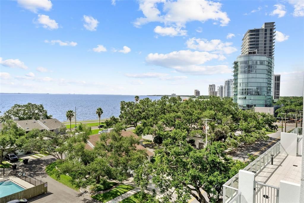 Active With Contract: $2,100,000 (4 beds, 3 baths, 2896 Square Feet)