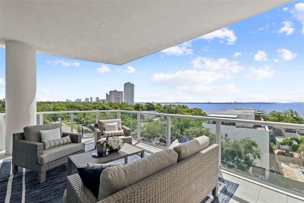 Active With Contract: $2,100,000 (4 beds, 3 baths, 2896 Square Feet)