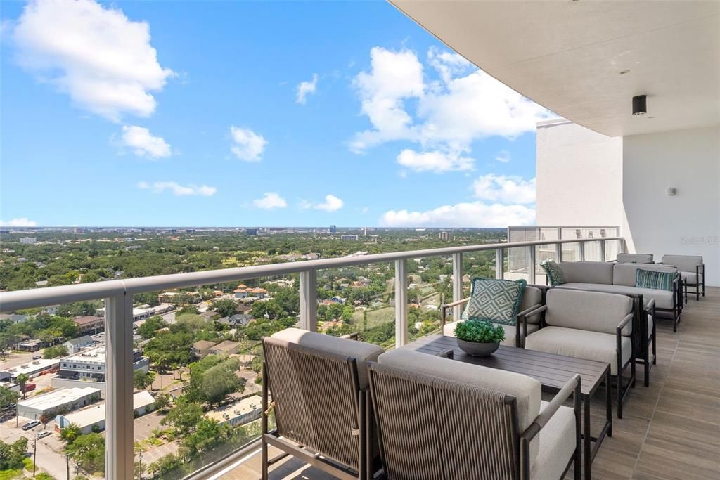 Active With Contract: $2,100,000 (4 beds, 3 baths, 2896 Square Feet)
