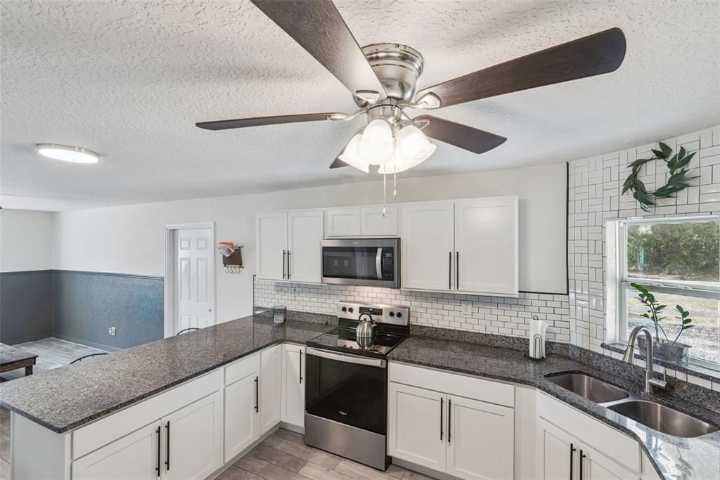 En Venta: $575,000 (4 camas, 2 baños, 2098 Pies cuadrados)