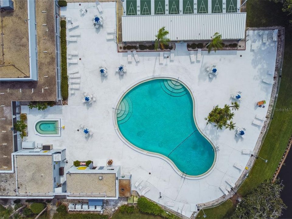 合同活跃: $1,750 (2 贝兹, 2 浴室, 912 平方英尺)