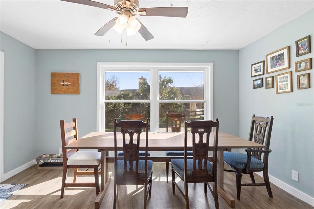 Activo con contrato: $575,000 (3 camas, 3 baños, 1964 Pies cuadrados)