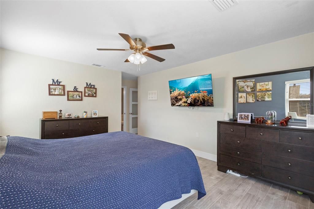 Activo con contrato: $575,000 (3 camas, 3 baños, 1964 Pies cuadrados)