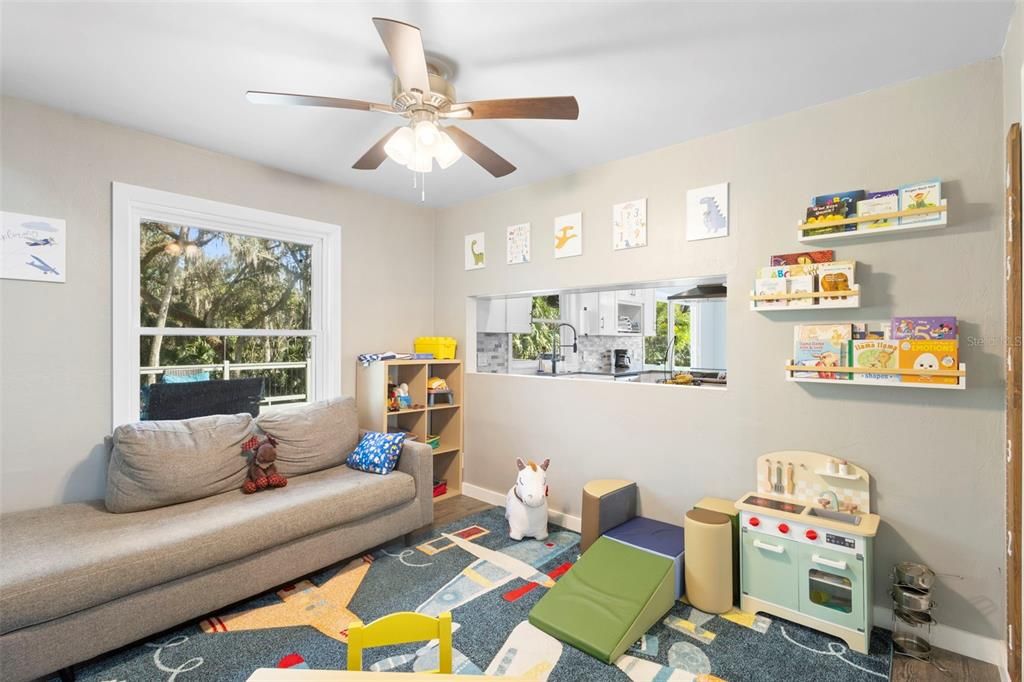 Activo con contrato: $575,000 (3 camas, 3 baños, 1964 Pies cuadrados)
