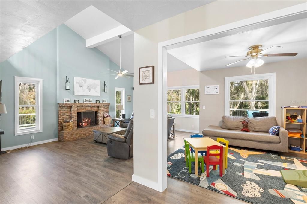 Activo con contrato: $575,000 (3 camas, 3 baños, 1964 Pies cuadrados)