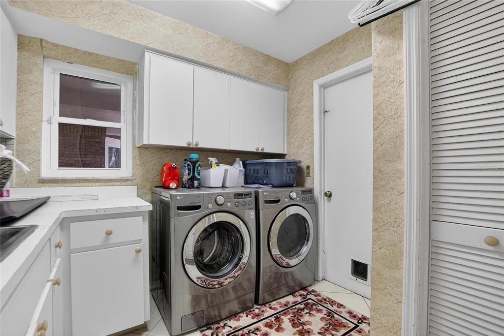 For Sale: $769,000 (4 beds, 3 baths, 3543 Square Feet)