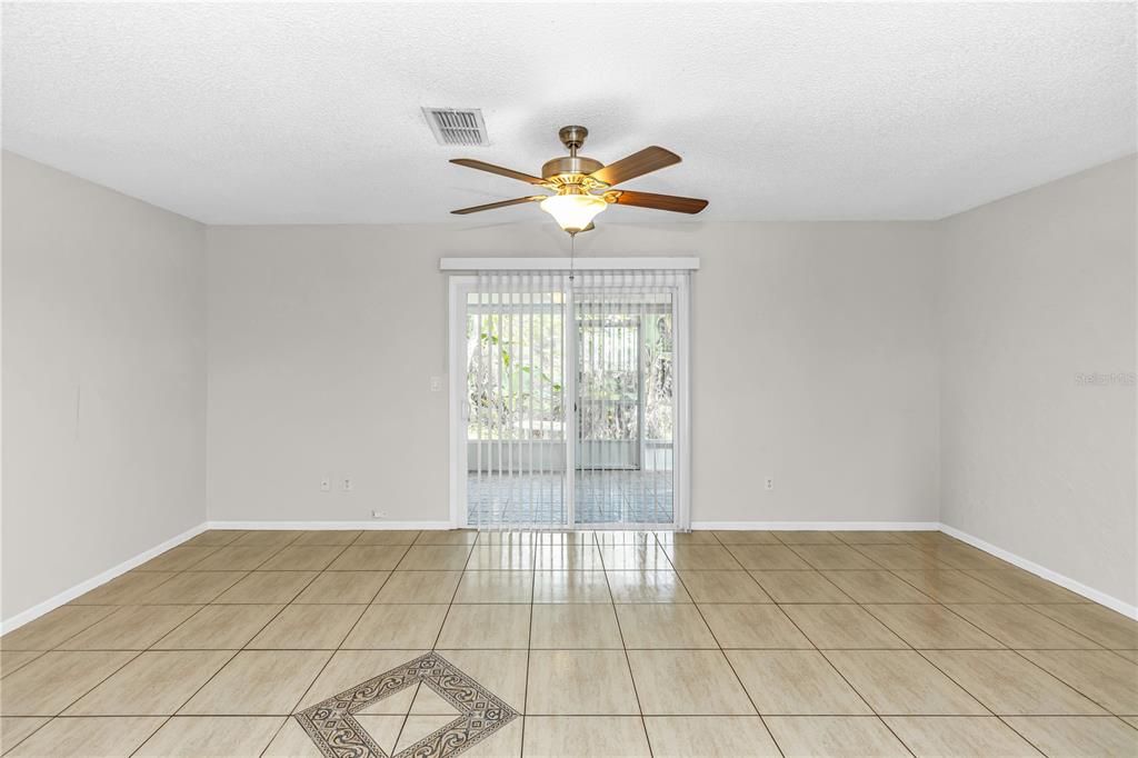 Activo con contrato: $220,000 (3 camas, 2 baños, 1367 Pies cuadrados)