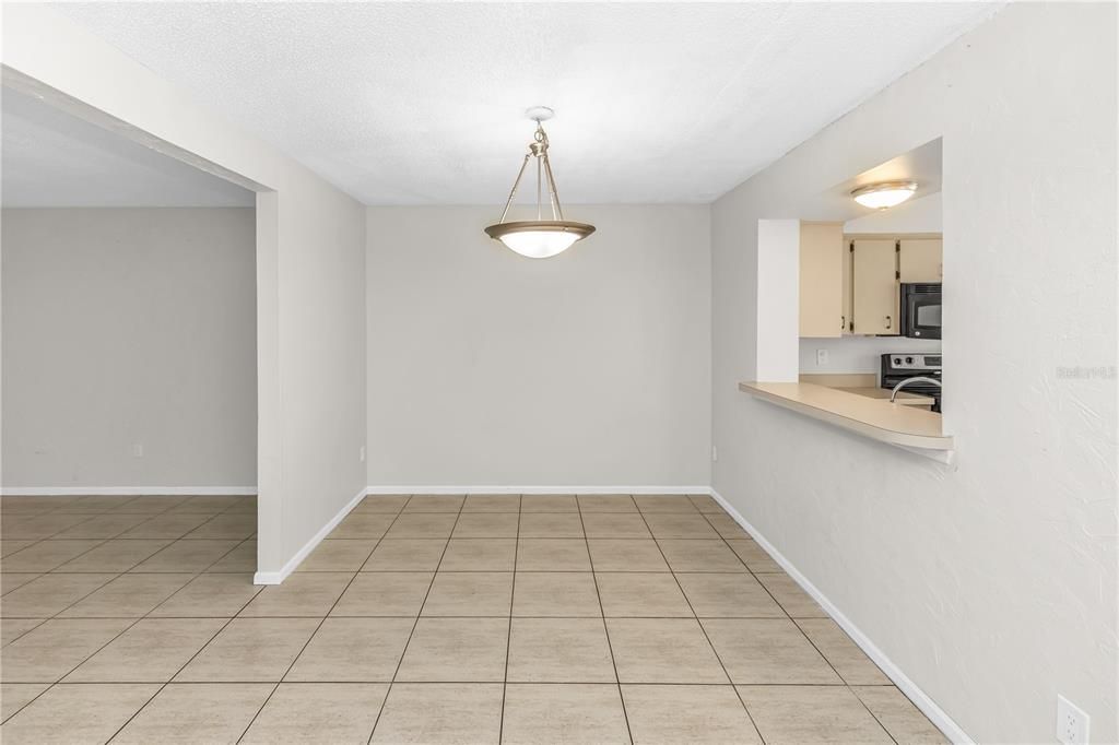 Activo con contrato: $220,000 (3 camas, 2 baños, 1367 Pies cuadrados)