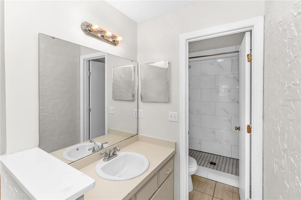 Activo con contrato: $220,000 (3 camas, 2 baños, 1367 Pies cuadrados)