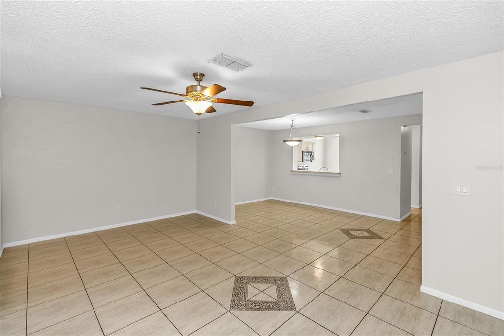 Activo con contrato: $220,000 (3 camas, 2 baños, 1367 Pies cuadrados)