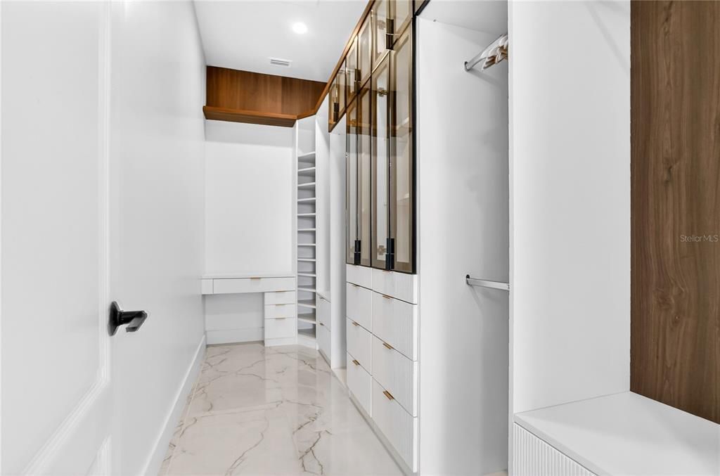 En Venta: $820,000 (4 camas, 4 baños, 2559 Pies cuadrados)