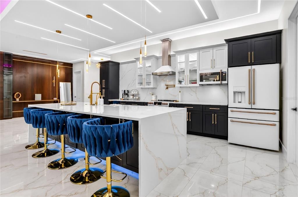 En Venta: $820,000 (4 camas, 4 baños, 2559 Pies cuadrados)