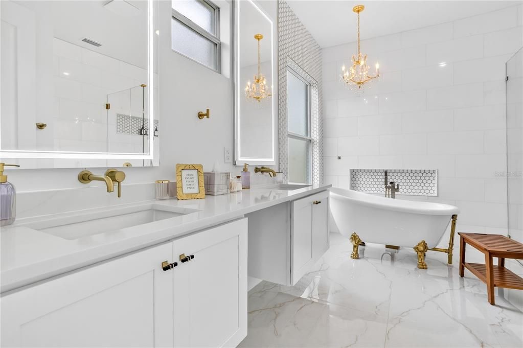 En Venta: $820,000 (4 camas, 4 baños, 2559 Pies cuadrados)