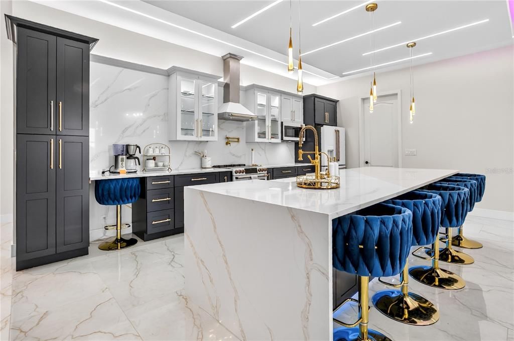 En Venta: $820,000 (4 camas, 4 baños, 2559 Pies cuadrados)