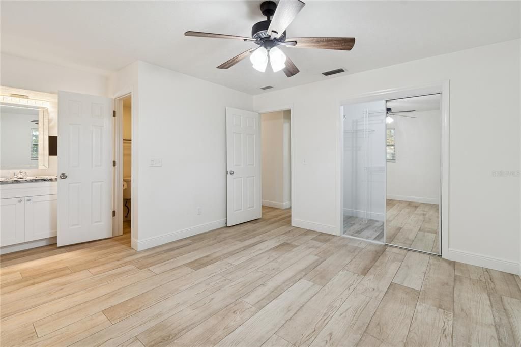 En Venta: $699,900 (4 camas, 3 baños, 2116 Pies cuadrados)
