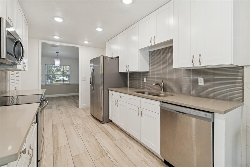 En Venta: $699,900 (4 camas, 3 baños, 2116 Pies cuadrados)