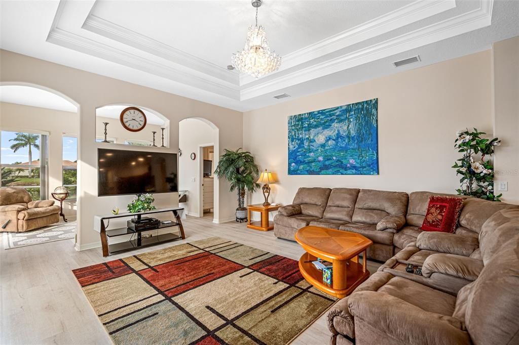 На продажу: $639,900 (4 спален, 3 ванн, 2711 Квадратных фут)