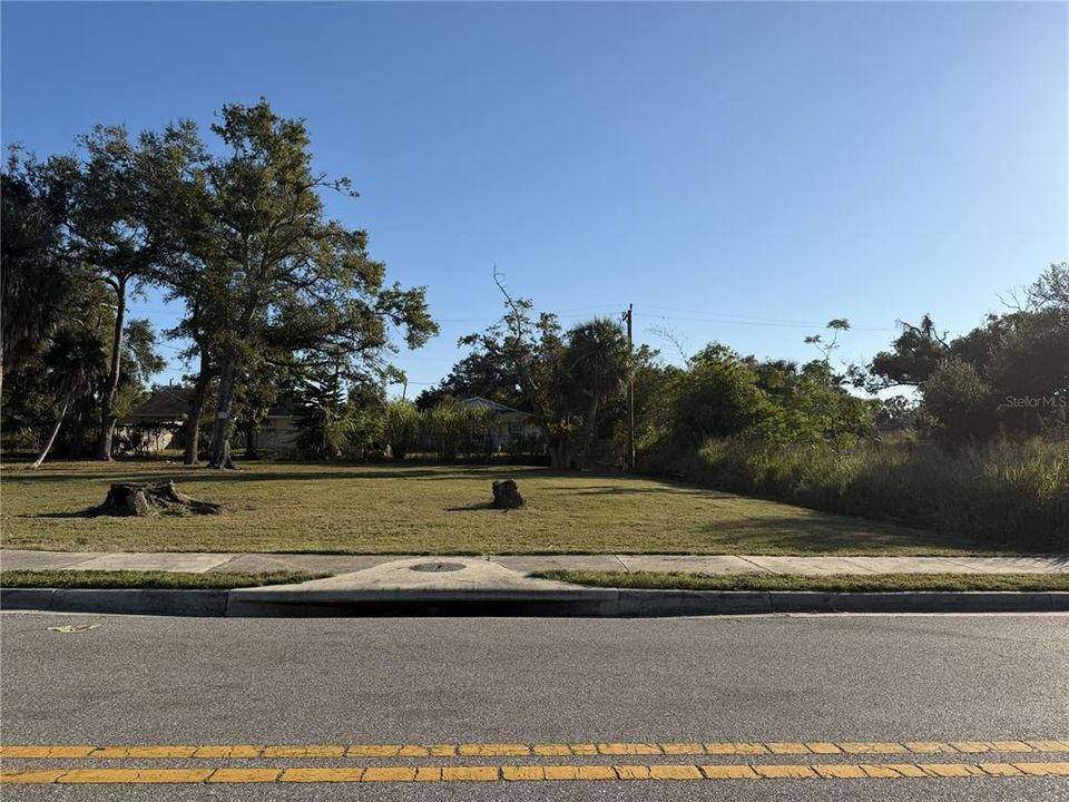待售: $104,900 (0.14 acres)