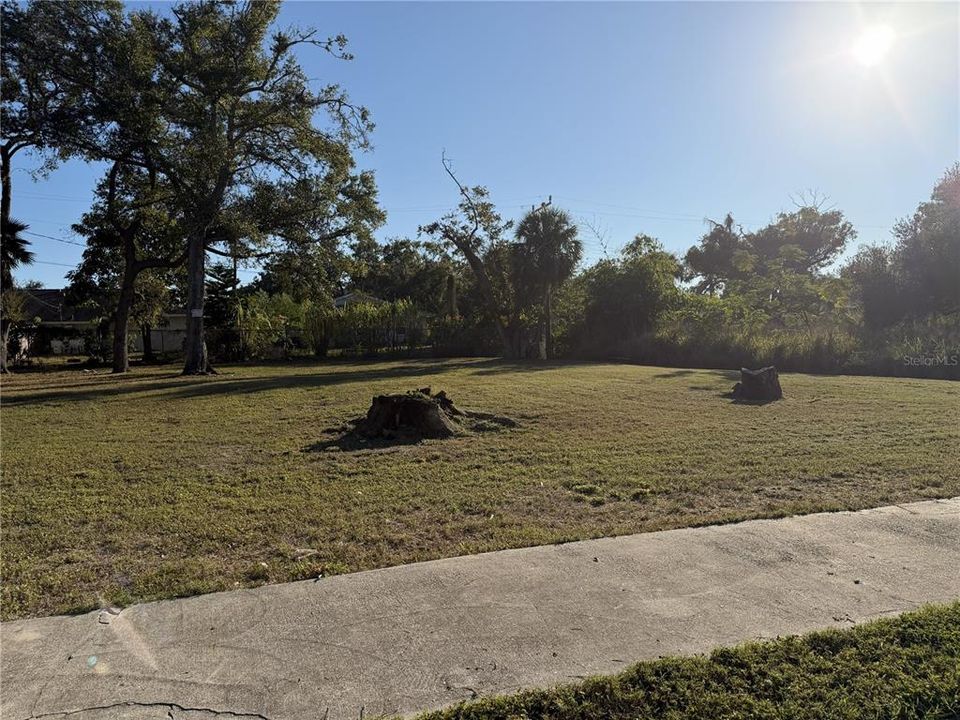 待售: $104,900 (0.14 acres)
