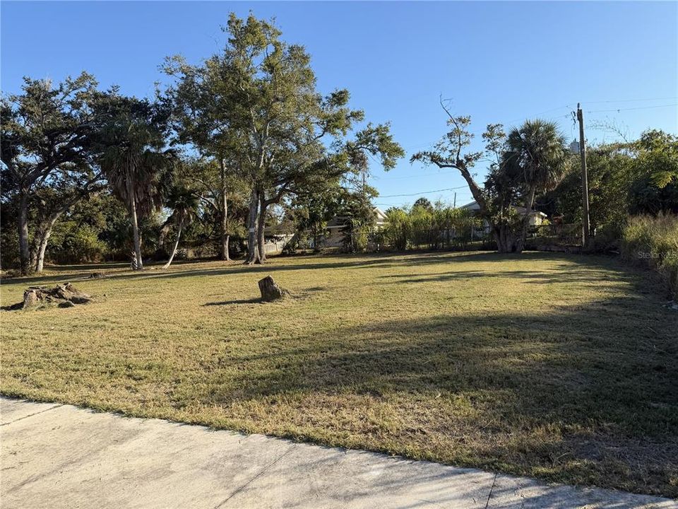 待售: $104,900 (0.14 acres)