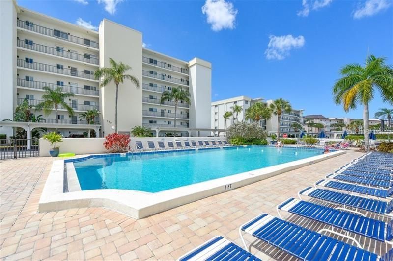 Recently Sold: $875,000 (2 beds, 2 baths, 1181 Square Feet)